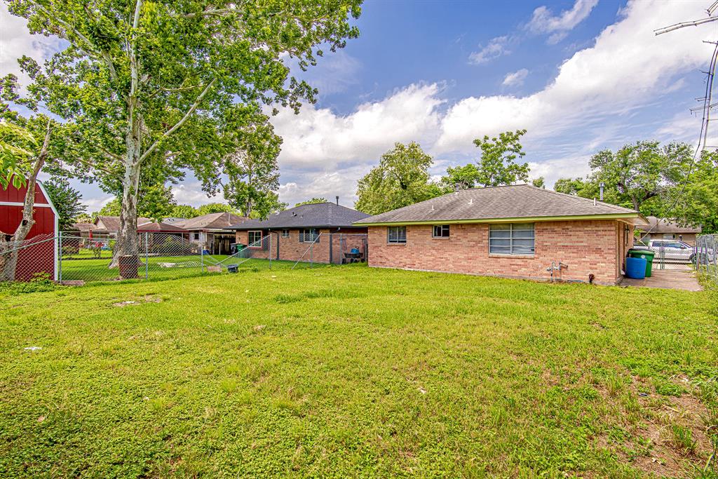 11058 Vailview Drive, Houston, Texas image 2