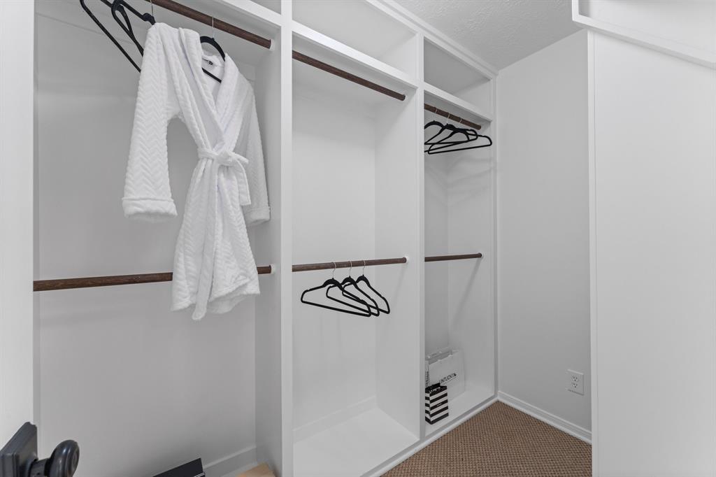 184 W Shadowpoint Circle, The Woodlands, Texas image 38