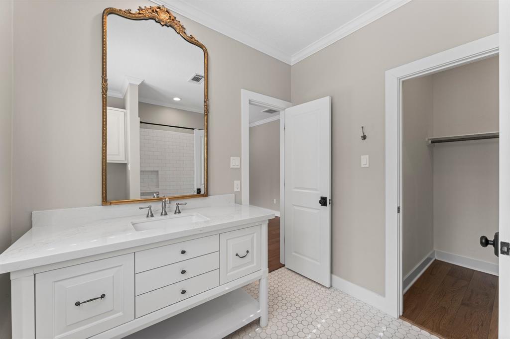 184 W Shadowpoint Circle, The Woodlands, Texas image 29