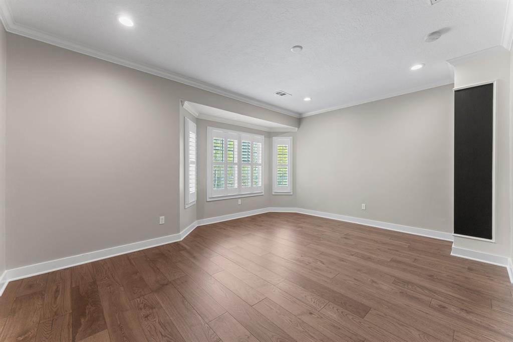 184 W Shadowpoint Circle, The Woodlands, Texas image 32