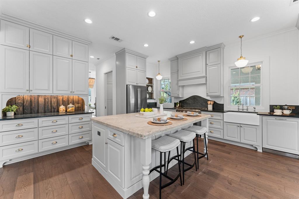 184 W Shadowpoint Circle, The Woodlands, Texas image 13
