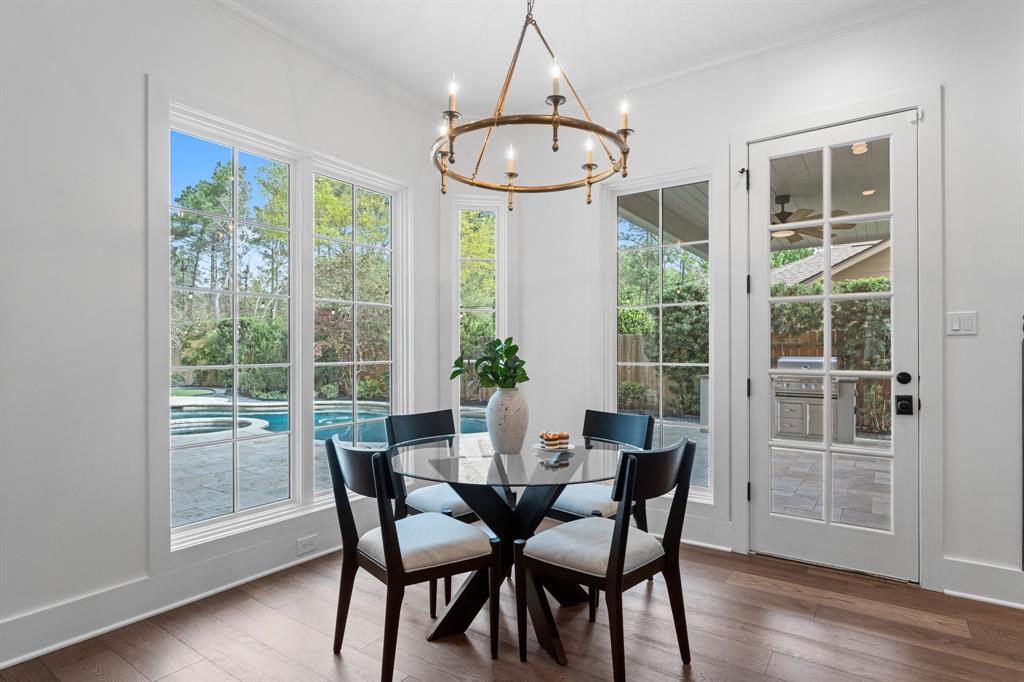 184 W Shadowpoint Circle, The Woodlands, Texas image 17