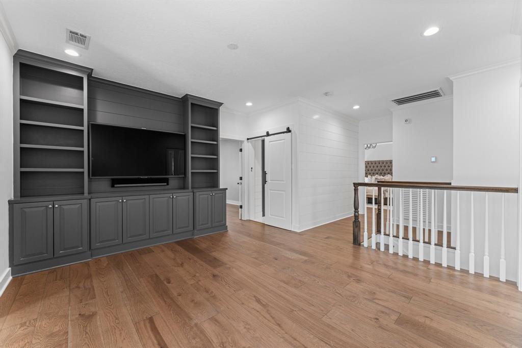 184 W Shadowpoint Circle, The Woodlands, Texas image 25