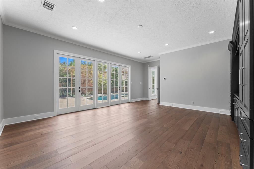 184 W Shadowpoint Circle, The Woodlands, Texas image 21