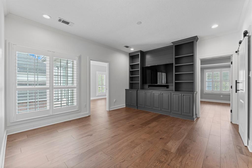 184 W Shadowpoint Circle, The Woodlands, Texas image 26