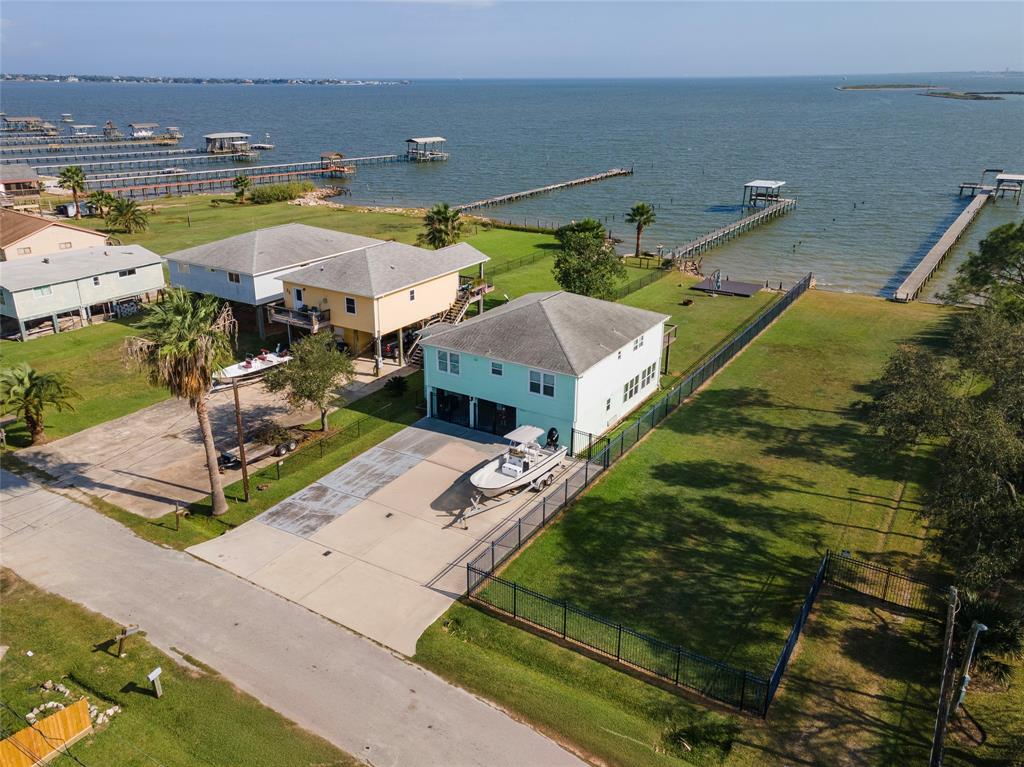 1643 Dick Bay Drive, Dickinson, Texas image 3