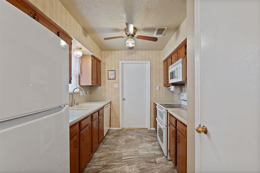 4522 Enchantedgate Drive, Spring, Texas image 9