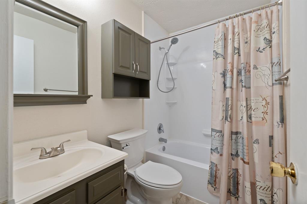 4522 Enchantedgate Drive, Spring, Texas image 18