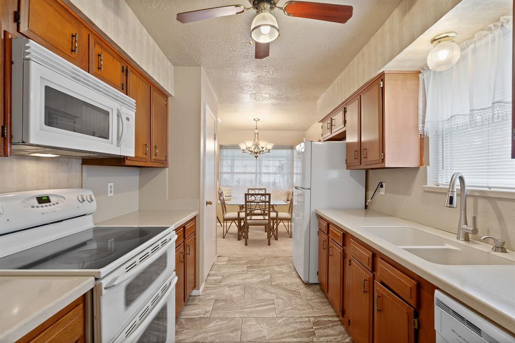 4522 Enchantedgate Drive, Spring, Texas image 4