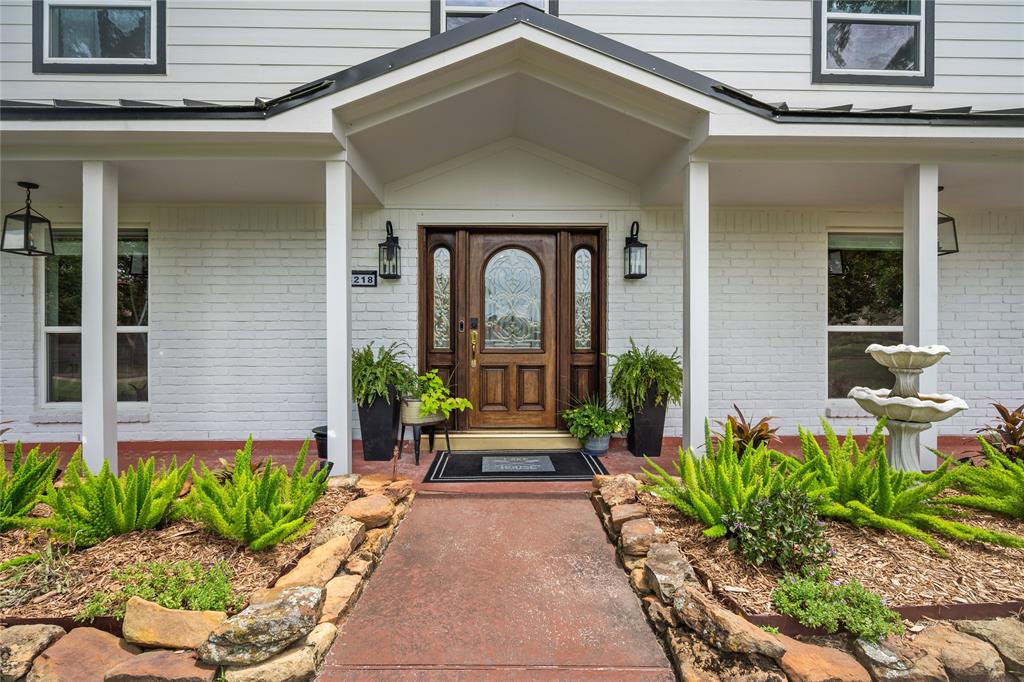 8218 Magnolia Glen Drive