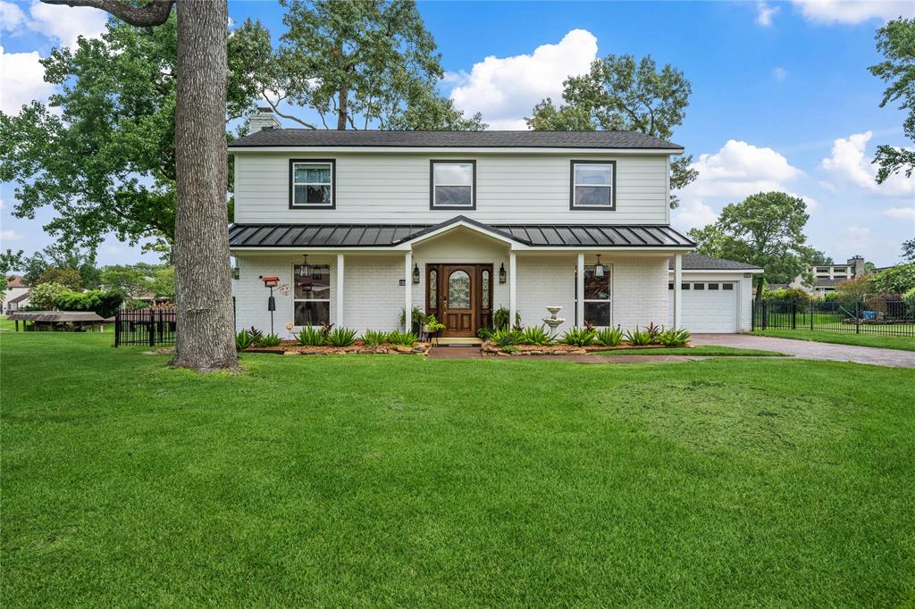 8218 Magnolia Glen Drive
