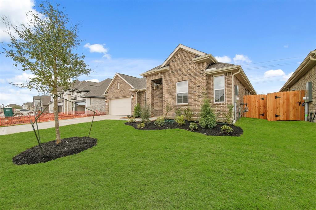 906 Hooks Trail, League City, Texas image 2