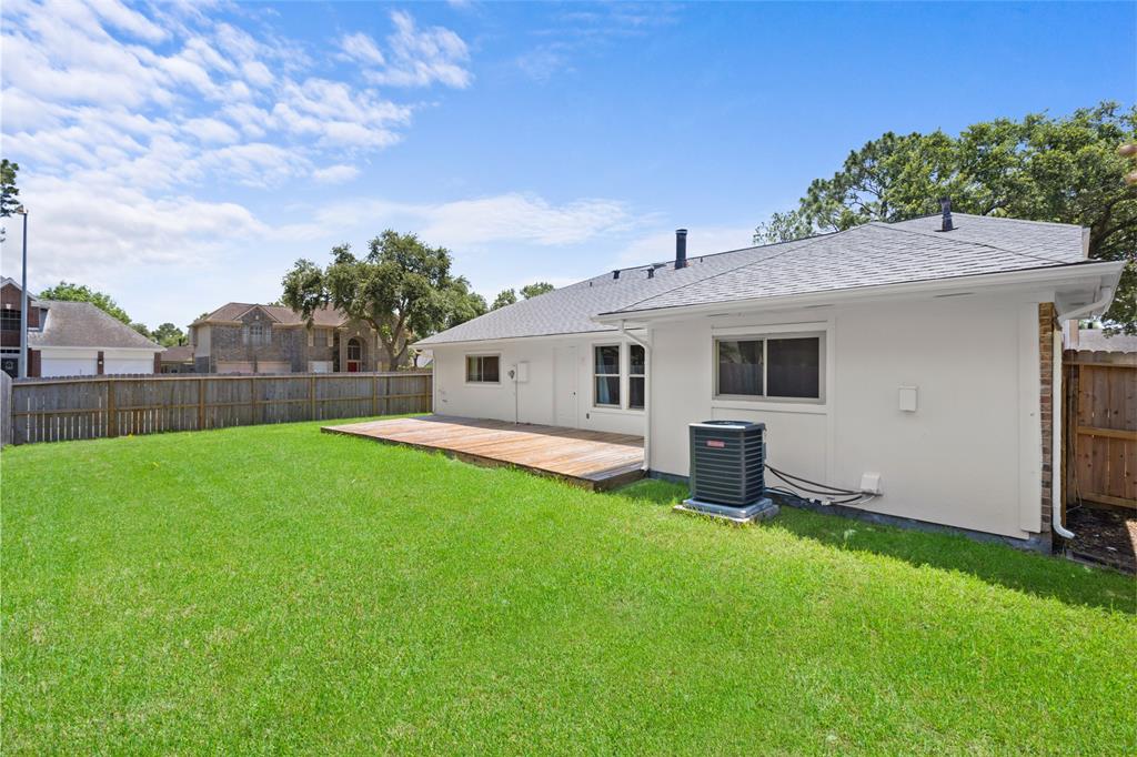 15711 Pilgrim Hall Drive, Friendswood, Texas image 26