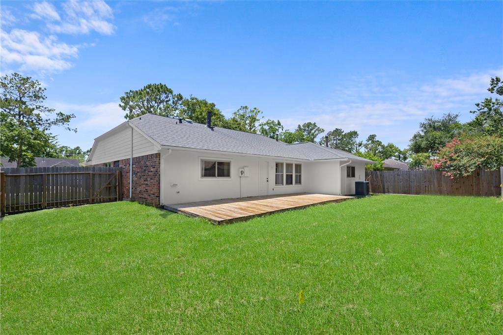 15711 Pilgrim Hall Drive, Friendswood, Texas image 27