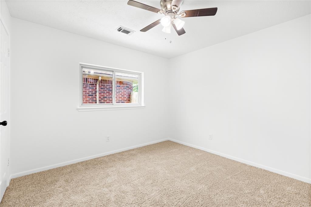 15711 Pilgrim Hall Drive, Friendswood, Texas image 24