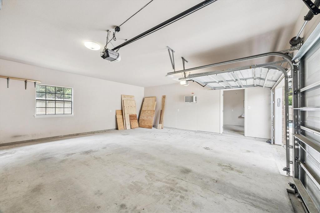 201 W Timberlane Drive