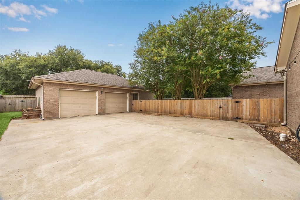 201 W Timberlane Drive