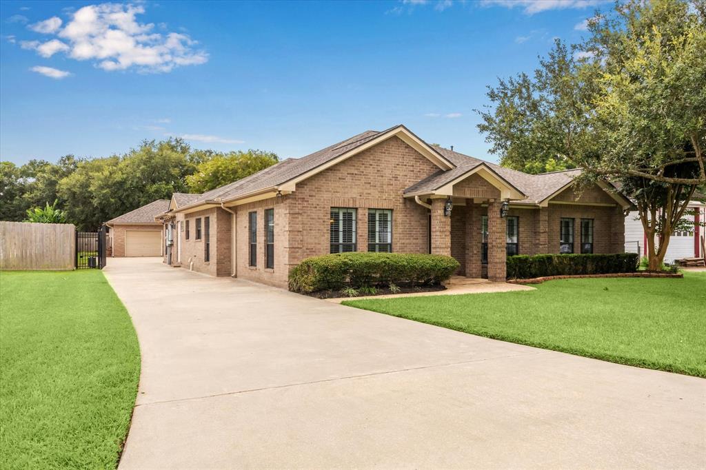 201 W Timberlane Drive