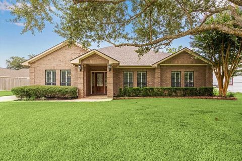 Photo of 201 W Timberlane Drive, Alvin, TX 77511 (MLS # 34094005)