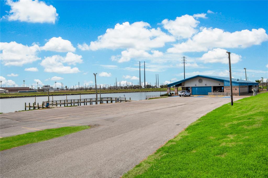 631 N Avenue C, Freeport, Texas image 38