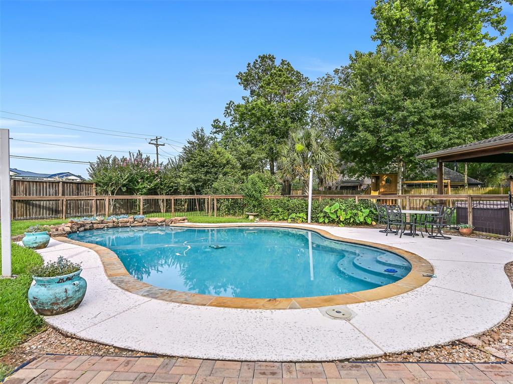 411 Golden Leaf Drive, Friendswood, Texas image 28