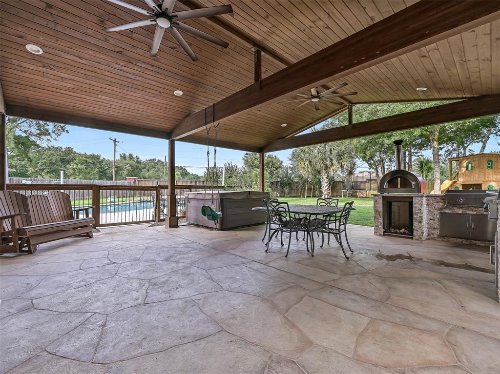 411 Golden Leaf Drive, Friendswood, Texas image 23
