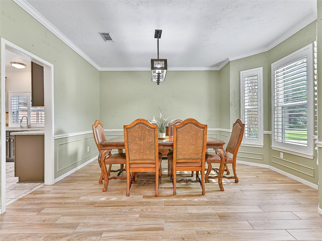 411 Golden Leaf Drive, Friendswood, Texas image 6