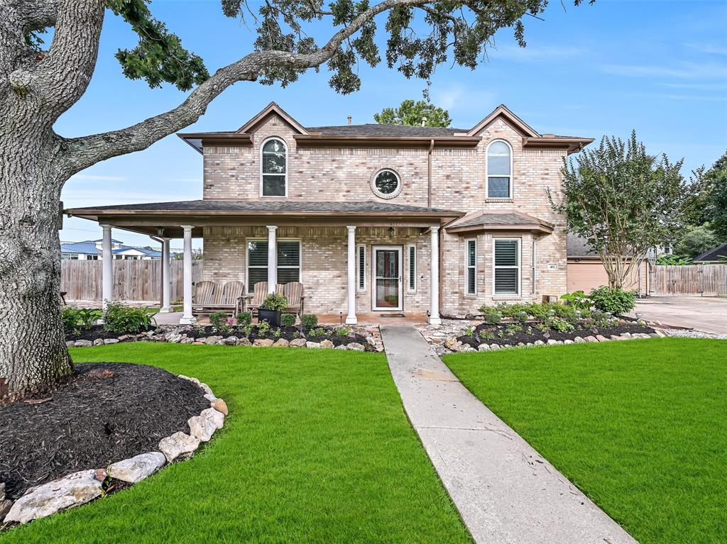 411 Golden Leaf Drive, Friendswood, Texas image 2