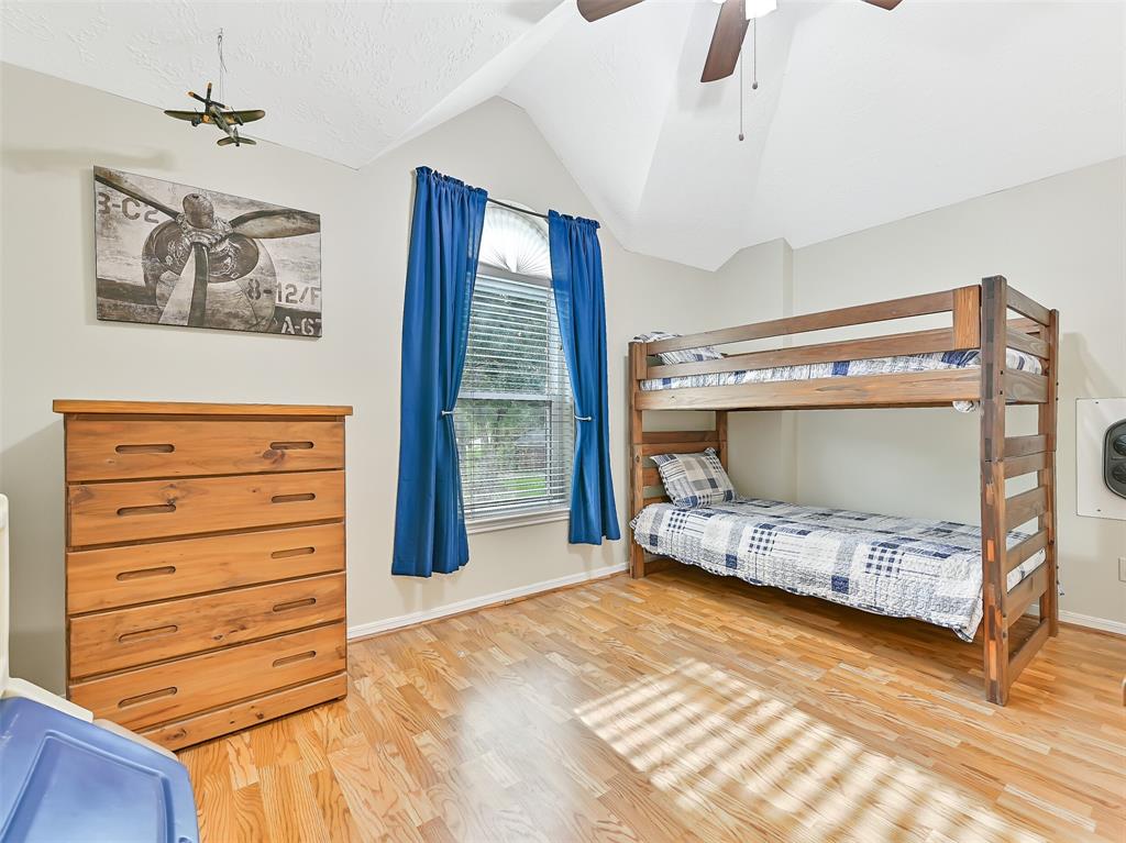 411 Golden Leaf Drive, Friendswood, Texas image 22
