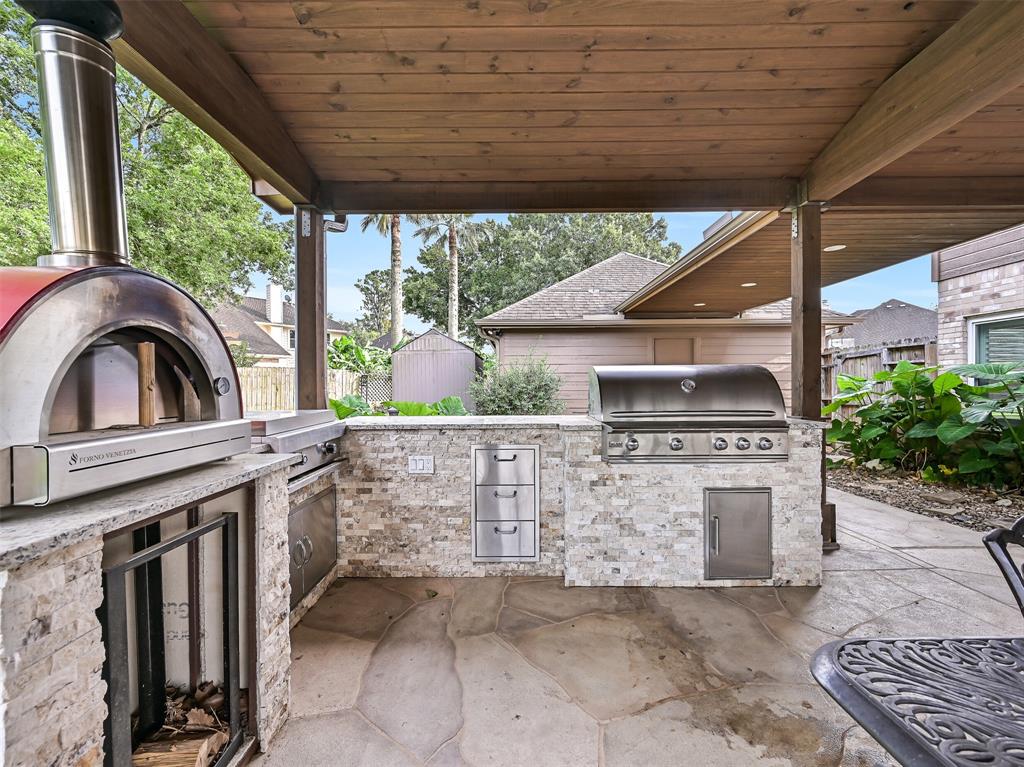 411 Golden Leaf Drive, Friendswood, Texas image 25