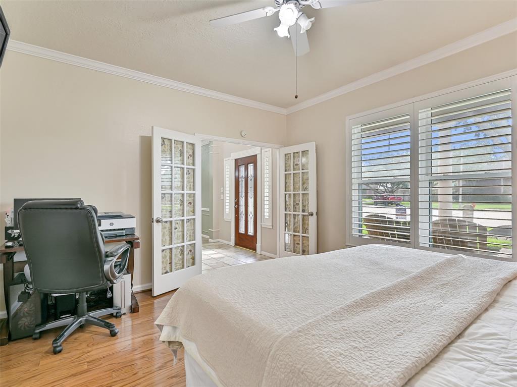 411 Golden Leaf Drive, Friendswood, Texas image 15