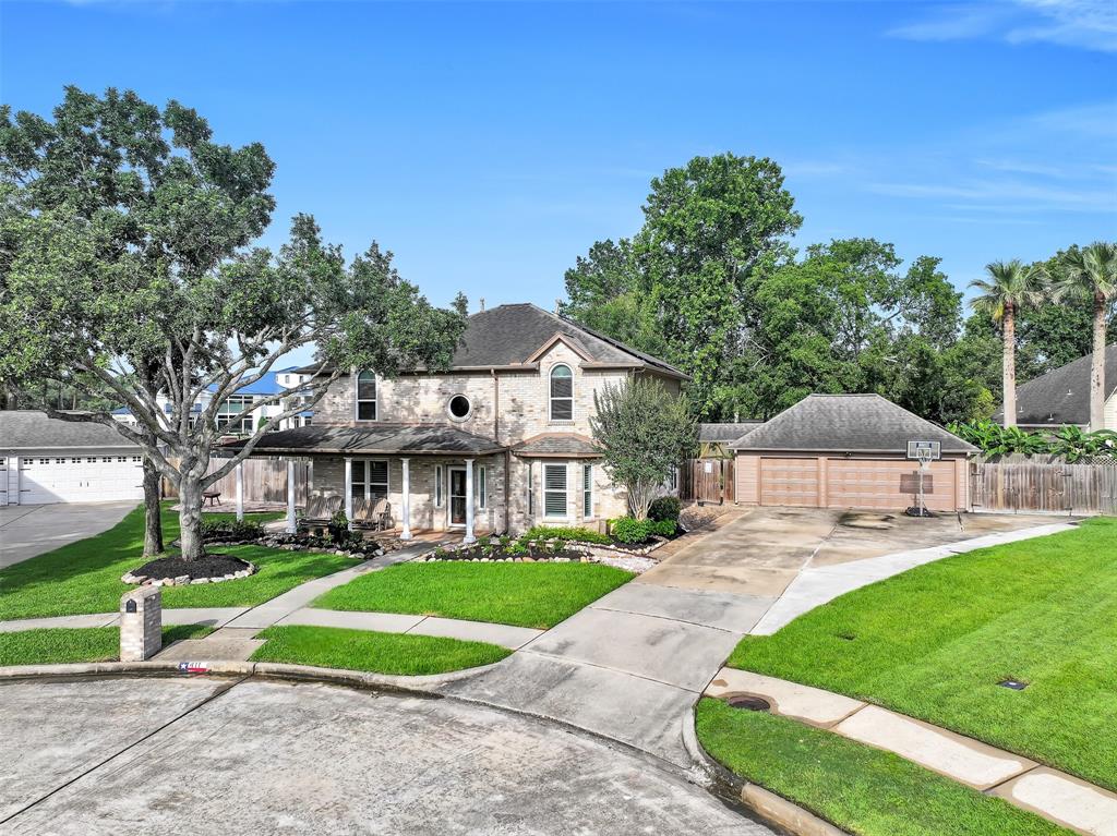 411 Golden Leaf Drive, Friendswood, Texas image 32