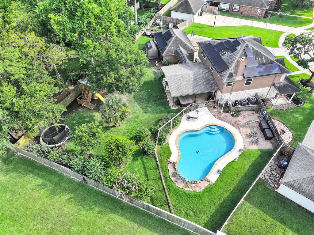 411 Golden Leaf Drive, Friendswood, Texas image 34