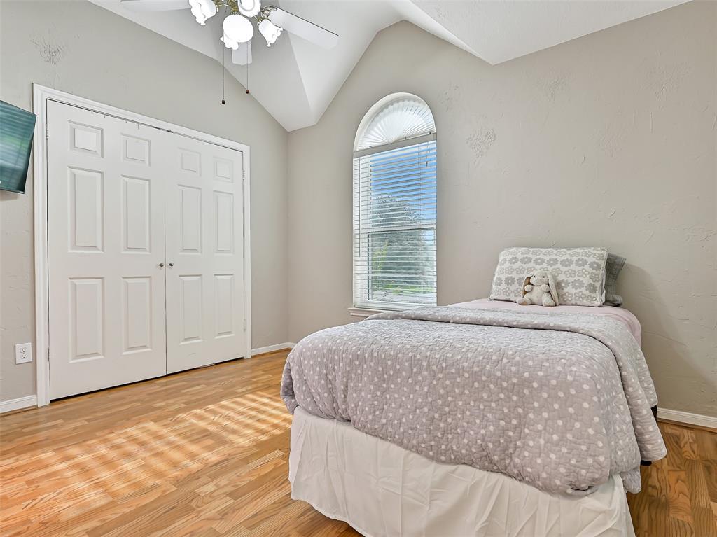 411 Golden Leaf Drive, Friendswood, Texas image 19
