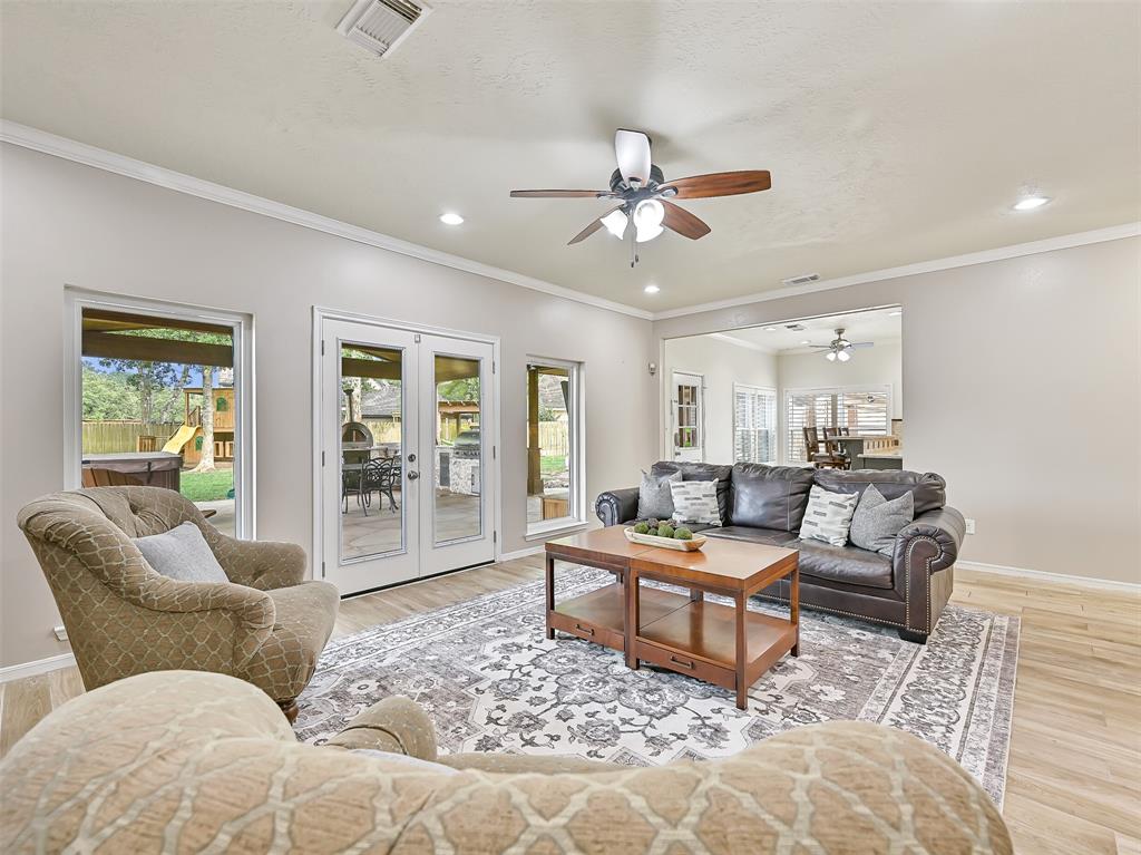 411 Golden Leaf Drive, Friendswood, Texas image 11