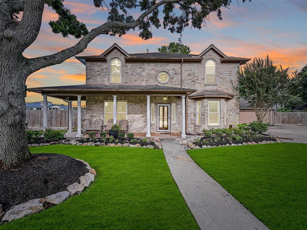 411 Golden Leaf Drive, Friendswood, Texas image 1