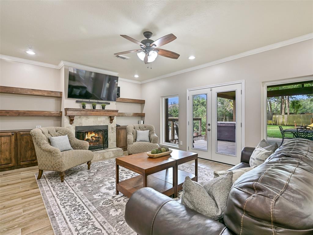 411 Golden Leaf Drive, Friendswood, Texas image 12