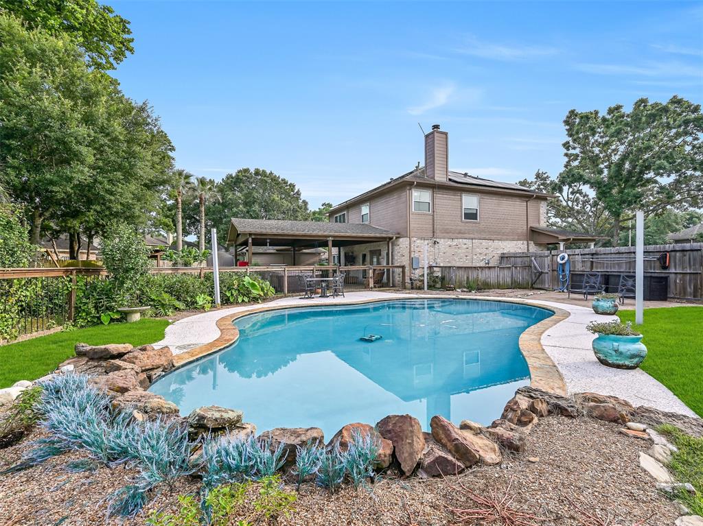 411 Golden Leaf Drive, Friendswood, Texas image 26