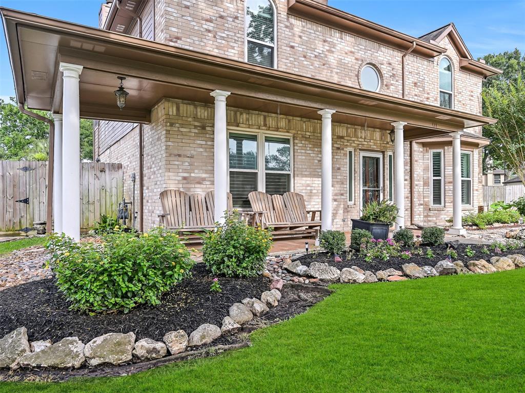 411 Golden Leaf Drive, Friendswood, Texas image 3