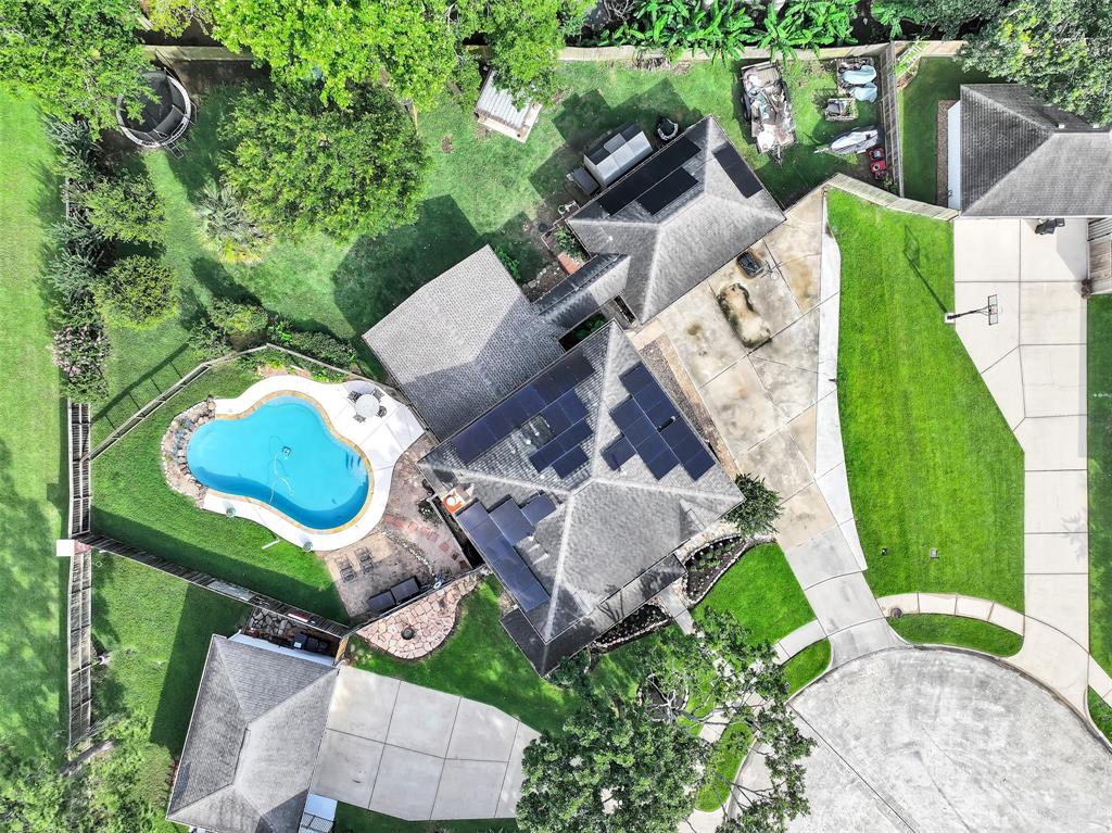 411 Golden Leaf Drive, Friendswood, Texas image 33