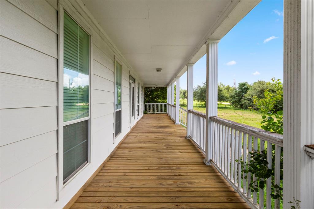 812 W Tobias Road, Ellinger, Texas image 9