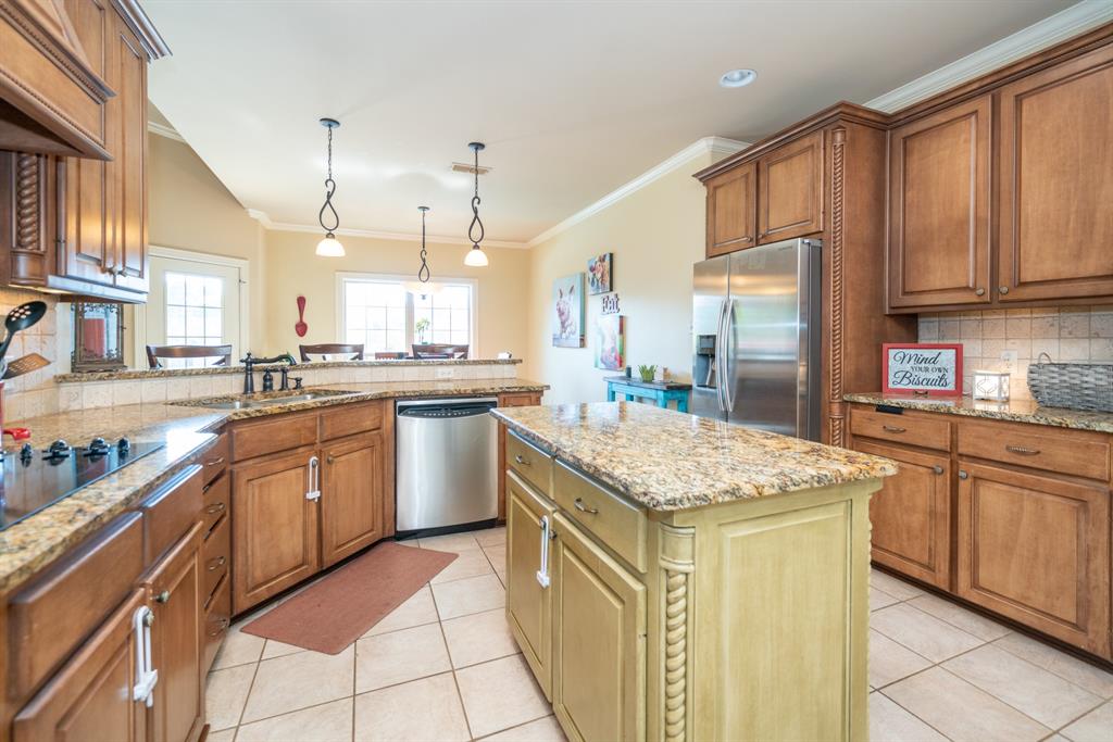 106 Willow Brook, White Oak, Texas image 8
