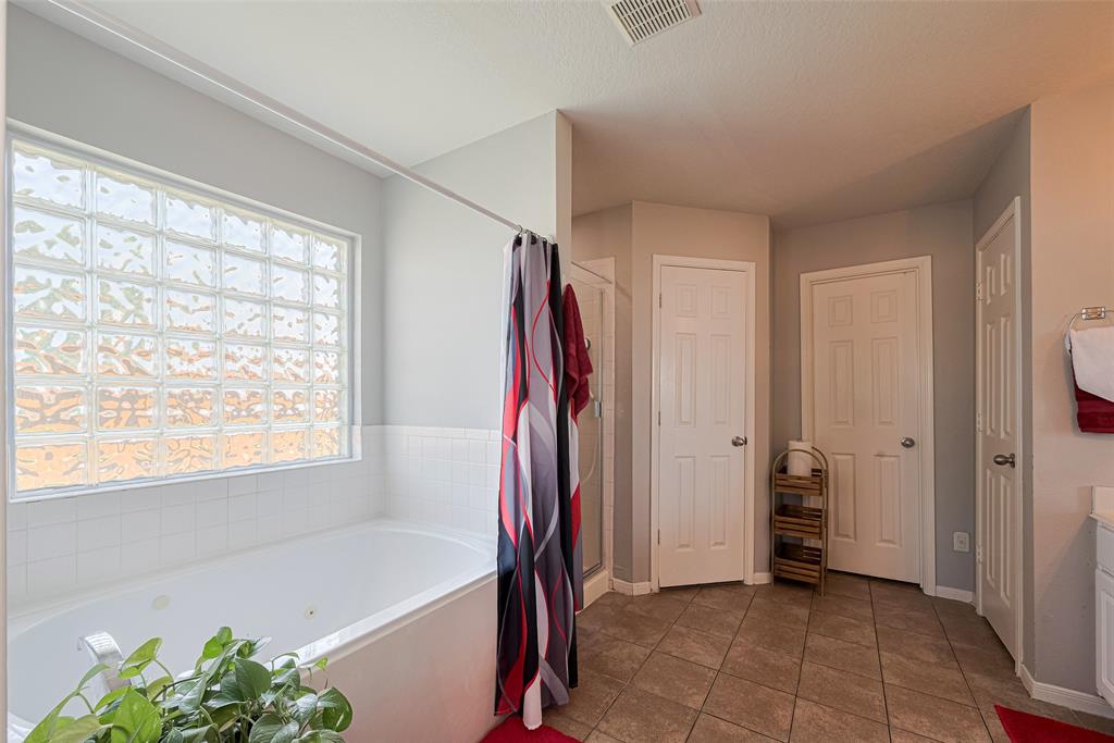 2202 Megellan Point Lane, Pearland, Texas image 14