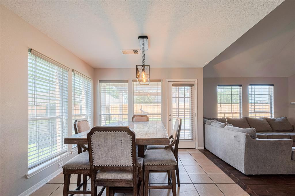 2202 Megellan Point Lane, Pearland, Texas image 10