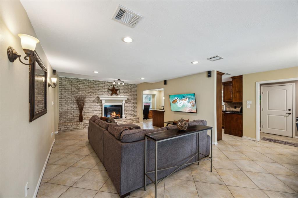 233 Magnolia Way, Huntsville, Texas image 4