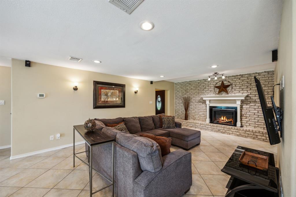 233 Magnolia Way, Huntsville, Texas image 2