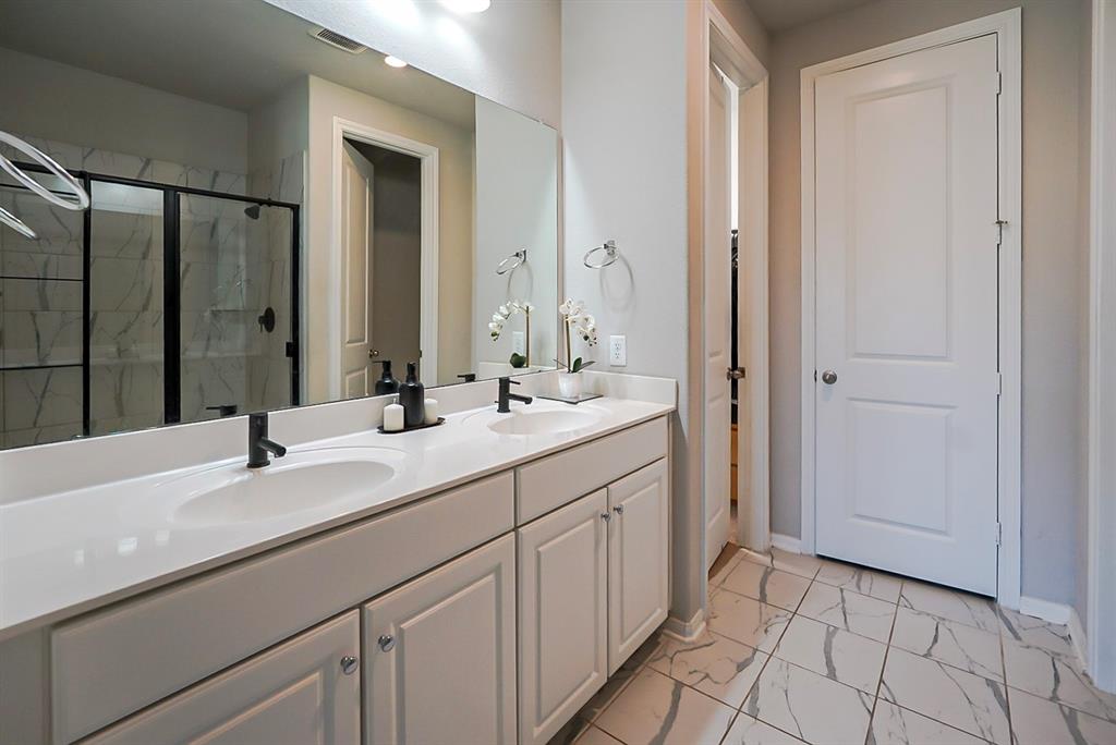 8203 Longear Lane, Rosenberg, Texas image 37