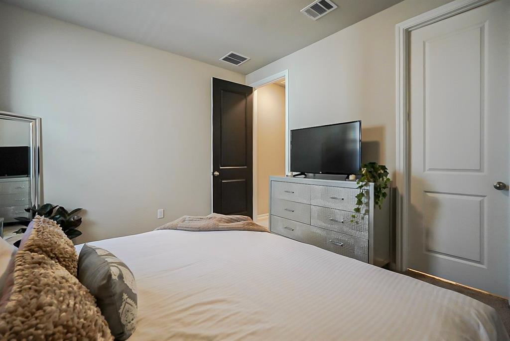 8203 Longear Lane, Rosenberg, Texas image 16