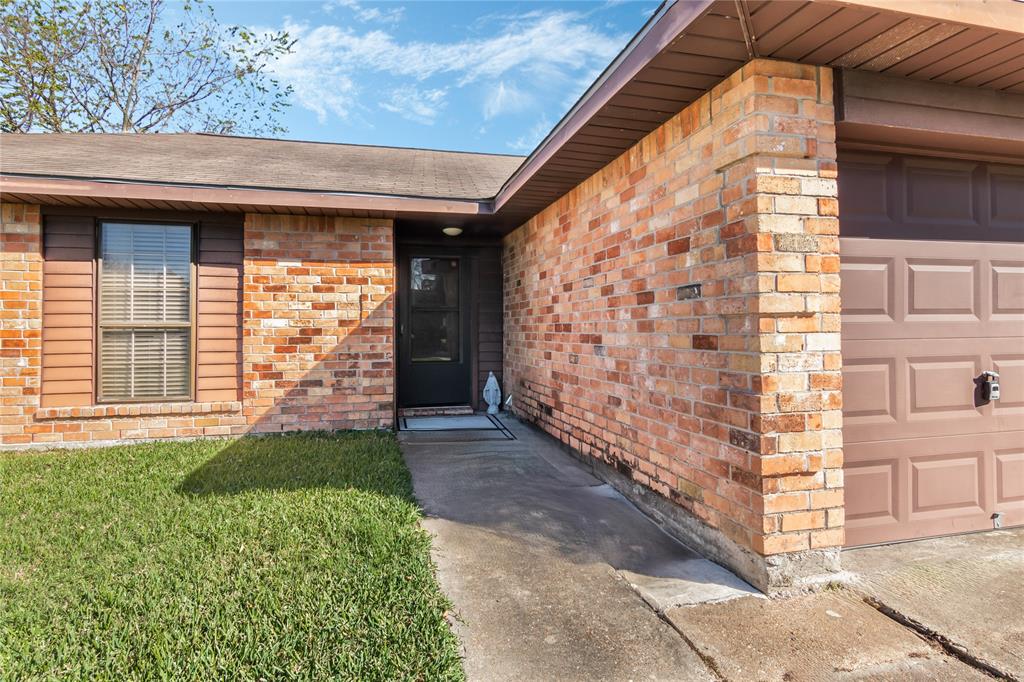 9911 Barmont Drive, La Porte, Texas image 3