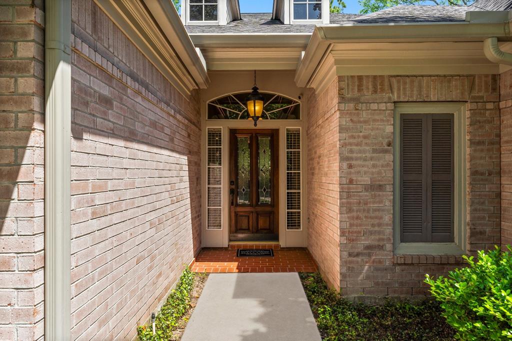 10 Silkbay Place, The Woodlands, Texas image 2